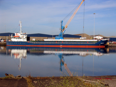 Export vessel being loaded