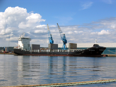 Vessel unloading by dockside cranes